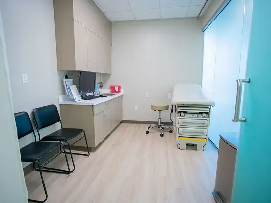 Clean and modern treatment room at California Joint Pain Institute in Irvine, CA, equipped for minimally invasive, image-guided joint pain procedures including targeted embolization therapy.